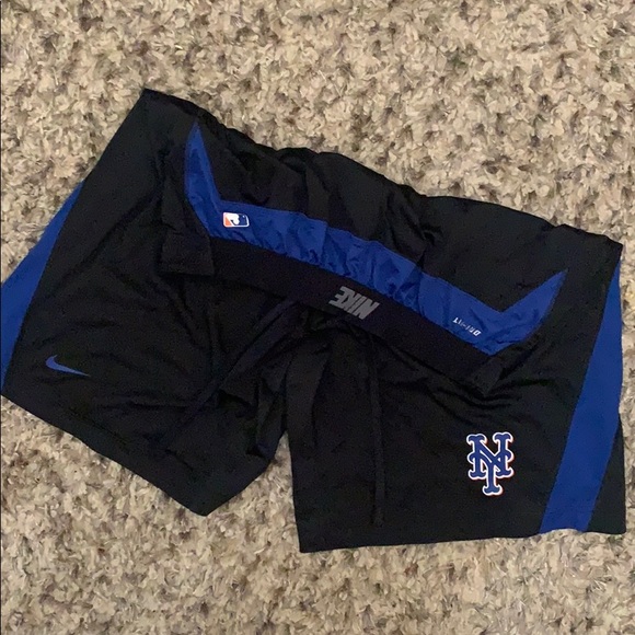 SOLD🚨Size XXL Mets MLB shorts + get hat FREE - Picture 2 of 5
